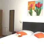 לינה וארוחת בוקר Casa Ceedina & Beauty